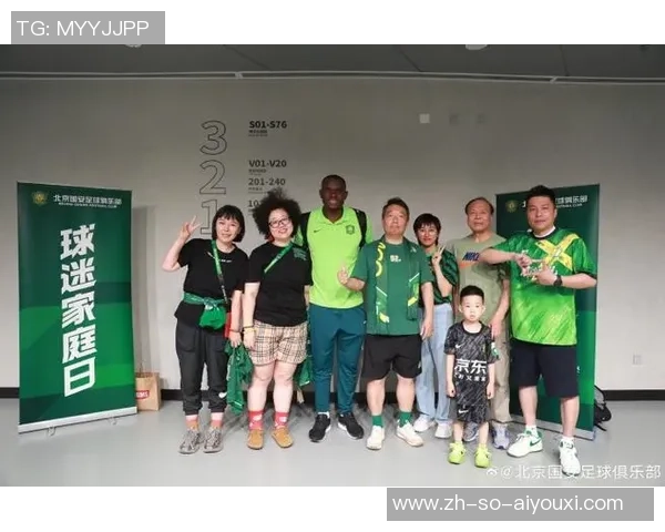 挑事?37岁美人艺人戴着国安围巾 坐河南球迷看台庆祝:不怕被打 挑事?37岁美人艺人戴着国安围巾 坐河南球迷看台庆祝:不怕被打